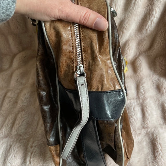 Guess Handbag. - Picture 5 of 8